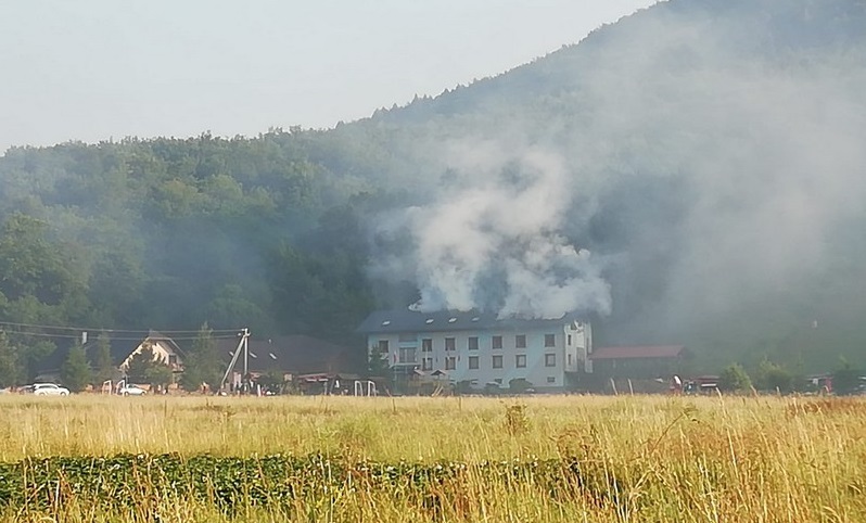 На Закарпатті горить готельний комплекс У селі Кострино Великоберезнянського району горить готельний комплекс Club Visson