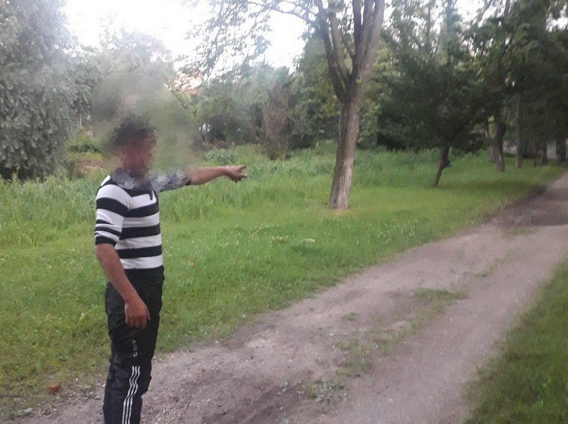 Двоє чоловіків силою відібрали у закарпатця телефон і гроші Двоє чоловіків силою відібрали у закарпатця телефон і гроші у місті Берегово