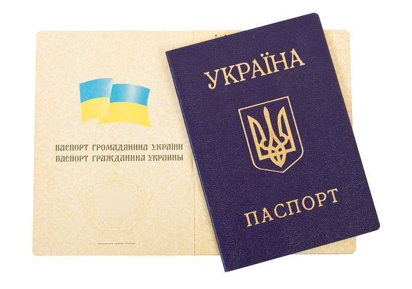 Закарпатцям відмовляють у видачі паспортів у вигляді книжечки Закарпатцям відмовляють у видачі паспортів у вигляді книжечки