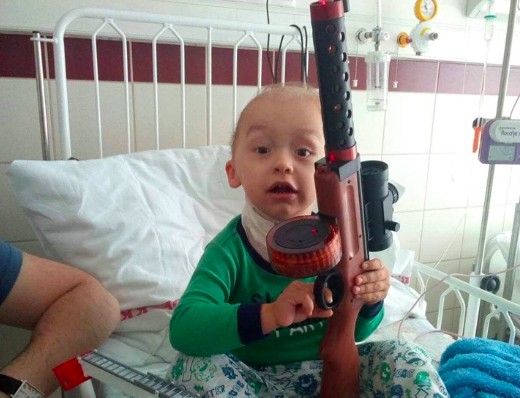 У маленького хлопчика із Закарпаття знайшли страшну недугу. Рідні благають про допомогу У маленького хлопчика із Закарпаття Максима Безрученка знайшли страшну недугу. Рідні благають про допомогу
