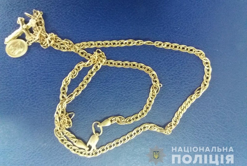 Чоловік скоїв злочин поблизу школи Чоловік скоїв злочин поблизу школи