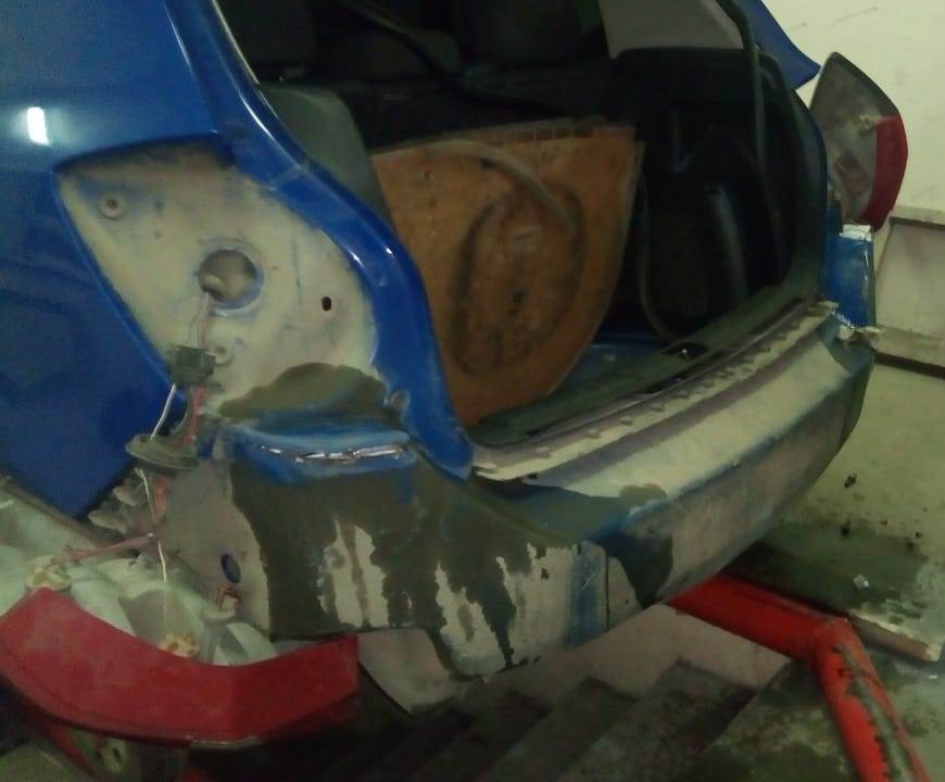 Через приховані кількасот пачок сигарет чоловік позбувся свого автомобіля Через спробу приховати незначну партію сигарет українець втратив авто