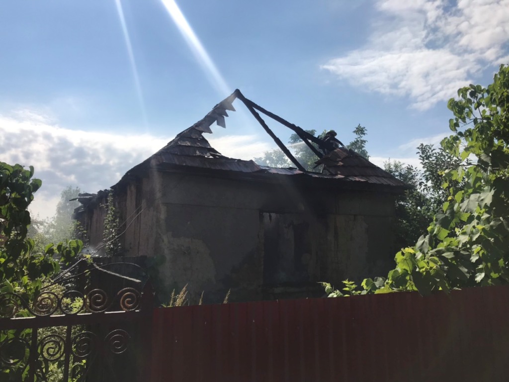У селі на Мукачівщині трагічно загинула жінка У селі Страбичево під час пожежі загинула жінка