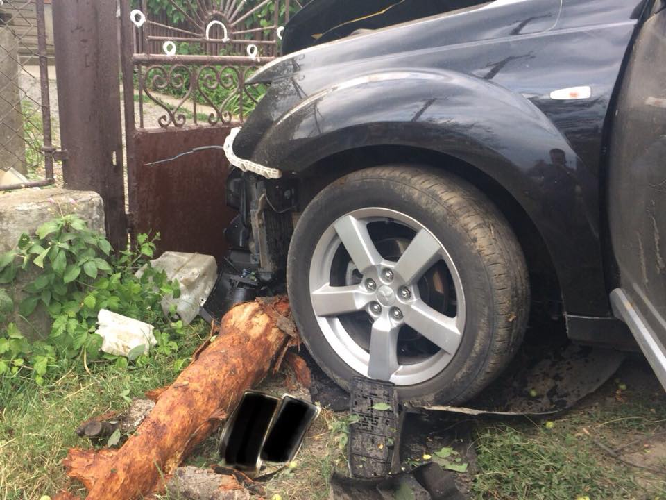 На Ужгородщині маленька дівчина загинула під колесами авто В селі Мала Добронь 11-річна дівчинка загинула під колесами п’яного водія