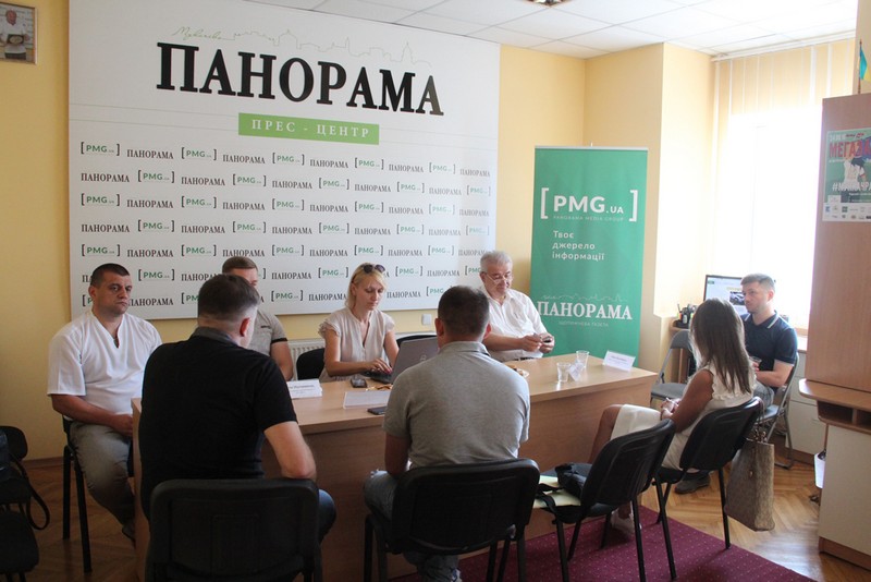 На окрузі №69 чимало кандидатів, але нема кому працювати в ДВК Парламентські вибори 2019: у прес-центрі Панорама в Мукачеві зібралися кандидати по округу №69