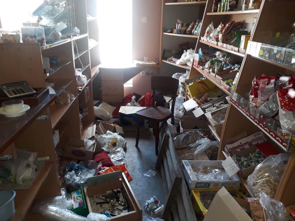 Мукачівець вкрав із магазину гроші та продукти харчування і заховав їх у кущі Поліція Воловеччини оперативно розкрила крадіжку з продуктової крамниці у селі Біласовиця