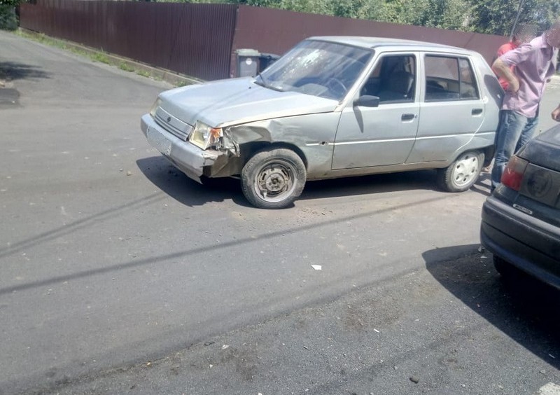 П’яний водій виїхав на зустрічну смугу і скоїв аварію У Тячеві п’яний водій ЗАЗ Славута виїхав на зустрічну смугу і скоїв аварію