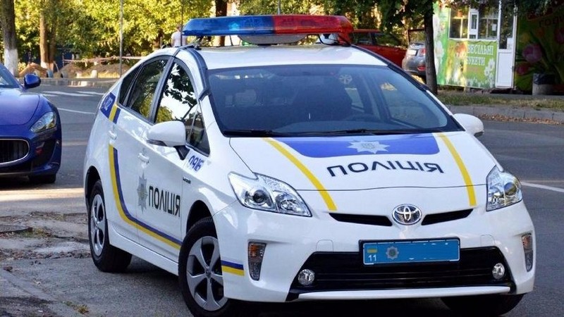 Чергове замінування: вибухівку шукали в поліцейських автомобілях На Закарпатті шукали вибухівку в поліцейських автомобілях Toyota Prius