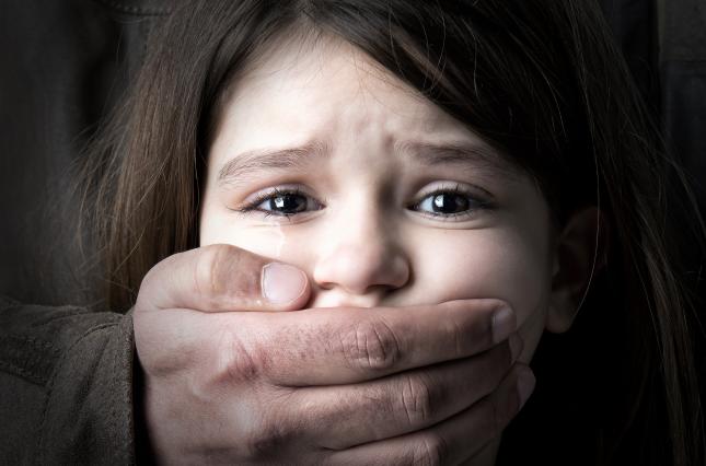 Верховна Рада ухвалила закон проти педофілів Верховна Рада ухвалила закон проти педофілів: відтепер їм загрожує хімічна кастрація, публічність та посилення кримінальної відповідальності