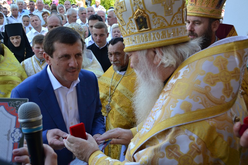 Нардеп Василь Петьовка отримав грамоту та ювілейну медаль від Митрополита Марка Народний депутат Василь Петьовка отримав грамоту та ювілейну медаль від Митрополита Марка – Архієпископа Хустського та Виноградівського