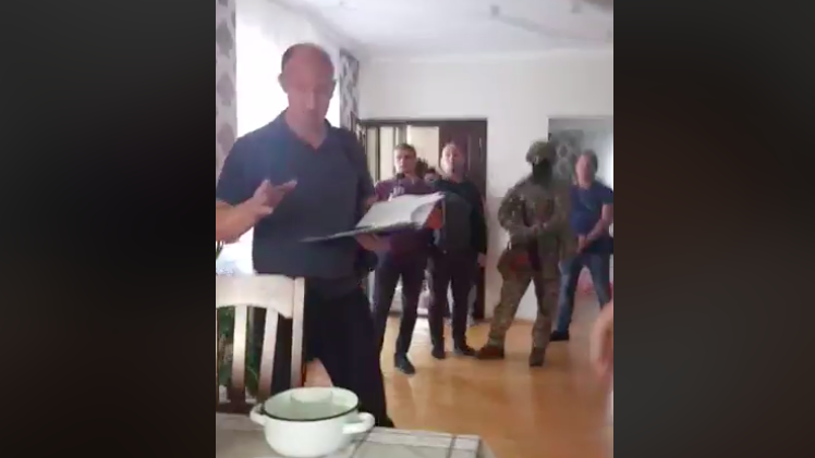 Кандидат по 71 округу може бути причетним до підкупу на 73 окрузі? Спецоперація силовиків: в Закарпатській області 15 липня проводять масові обшуки через підкуп виборців
