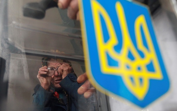 Всі поспішають до церкви: зранку на деяких виборчих дільницях Воловця спостерігається ажіотаж Всі поспішають до церкви: зранку на деяких виборчих дільницях Воловця спостерігається ажіотаж