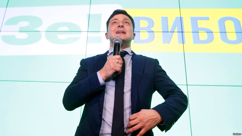 Президент Зеленський прийшов на дільницю голосувати: пряма трансляція Президент Зеленський прийшов на дільницю голосувати: пряма трансляція