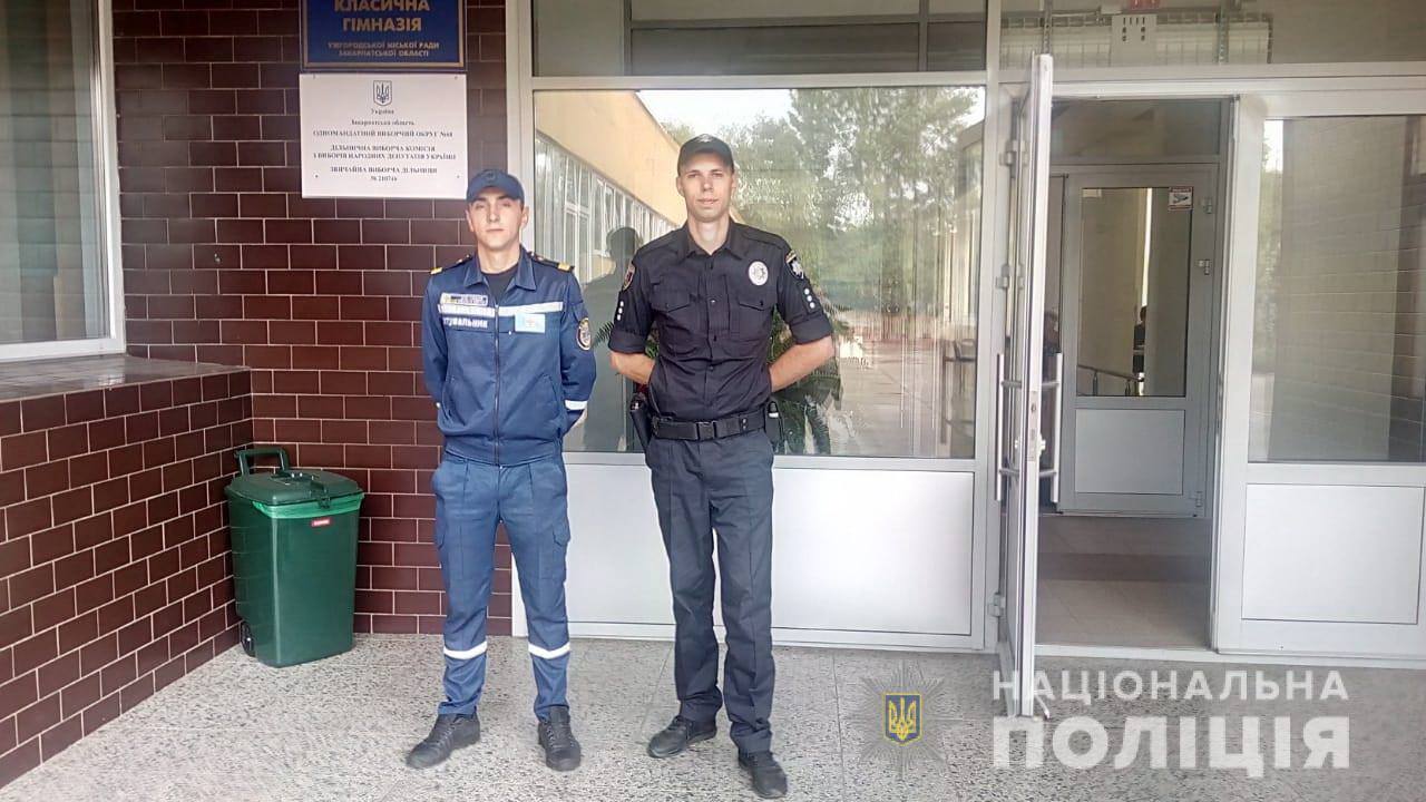 Агітація, автобуси біля дільниць, фотографування: поліція про сьогоднішні порушення на виборах Агітація, автобуси біля дільниць, фотографування: поліція про сьогоднішні порушення на виборах