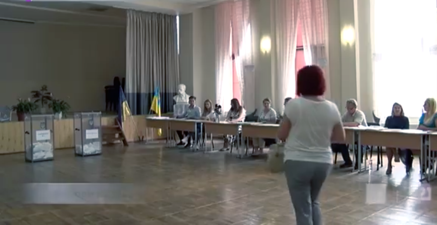 Кілька виборчих дільниць краю розпочали роботу без світла На Закарпатті кілька виборчих дільниць розпочали роботу без світла