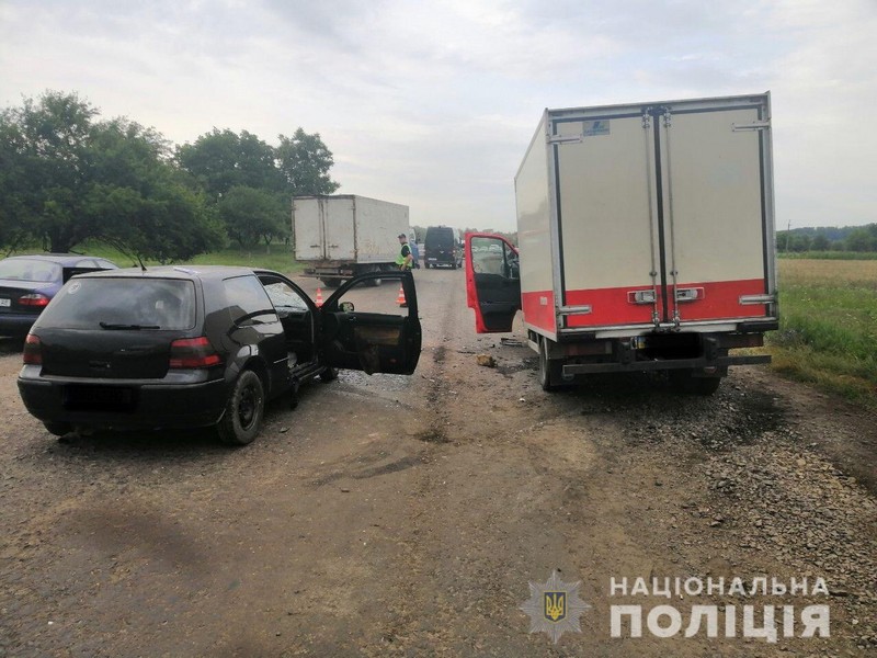 Жахлива аварія на Мукачівщині: двоє людей у реанімації Жахлива аварія на Мукачівщині: двоє людей у реанімації