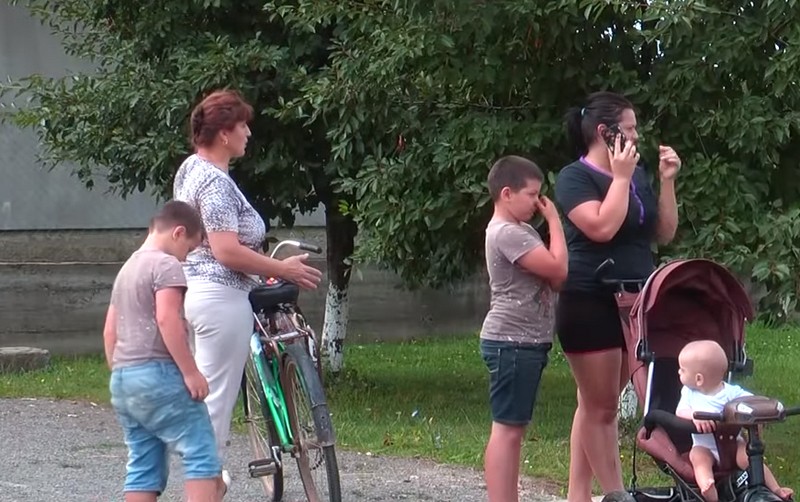 Погане самопочуття та нудота: що коїться в закарпатському селі Погане самопочуття та нудота: що коїться в закарпатському селі