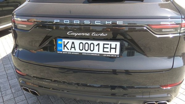Кабмін затвердив новий перелік платних номерів на автомобіль: ціни Кабмін затвердив новий перелік платних номерів на автомобіль: ціни
