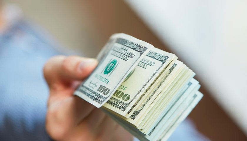 Закарпатець позичив майже 67 тисяч доларів США, і не захотів повертати: справу скеровано до суду Сільський голова на Закарпатті "позичив" 67 тисяч доларів США без наміру повертати кошти
