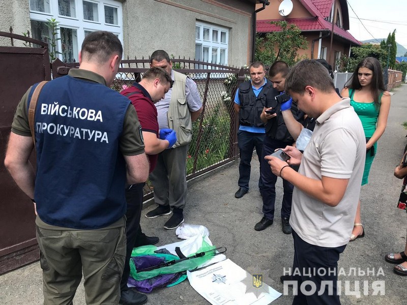 Поліція обшукала будинок закарпатця. Відомо, що знайшли у помешканні Поліція обшукала будинок закарпатця. Відомо, що знайшли у помешканні
