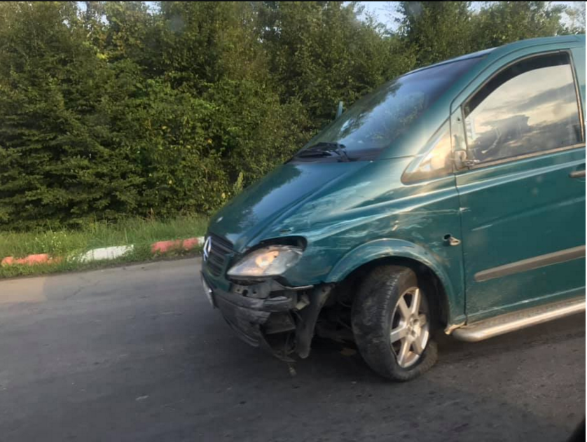 У Хусті зіткнулись два мікроавтобуси У Хусті зіткнулись два мікроавтобуси