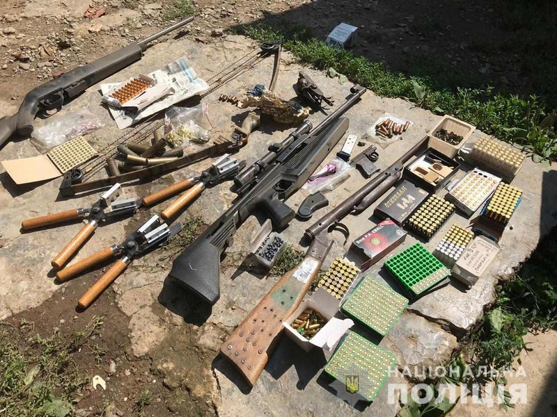 Закарпатця, який торгував зброєю, взяли під варту Закарпатця, який торгував зброєю, взяли під варту