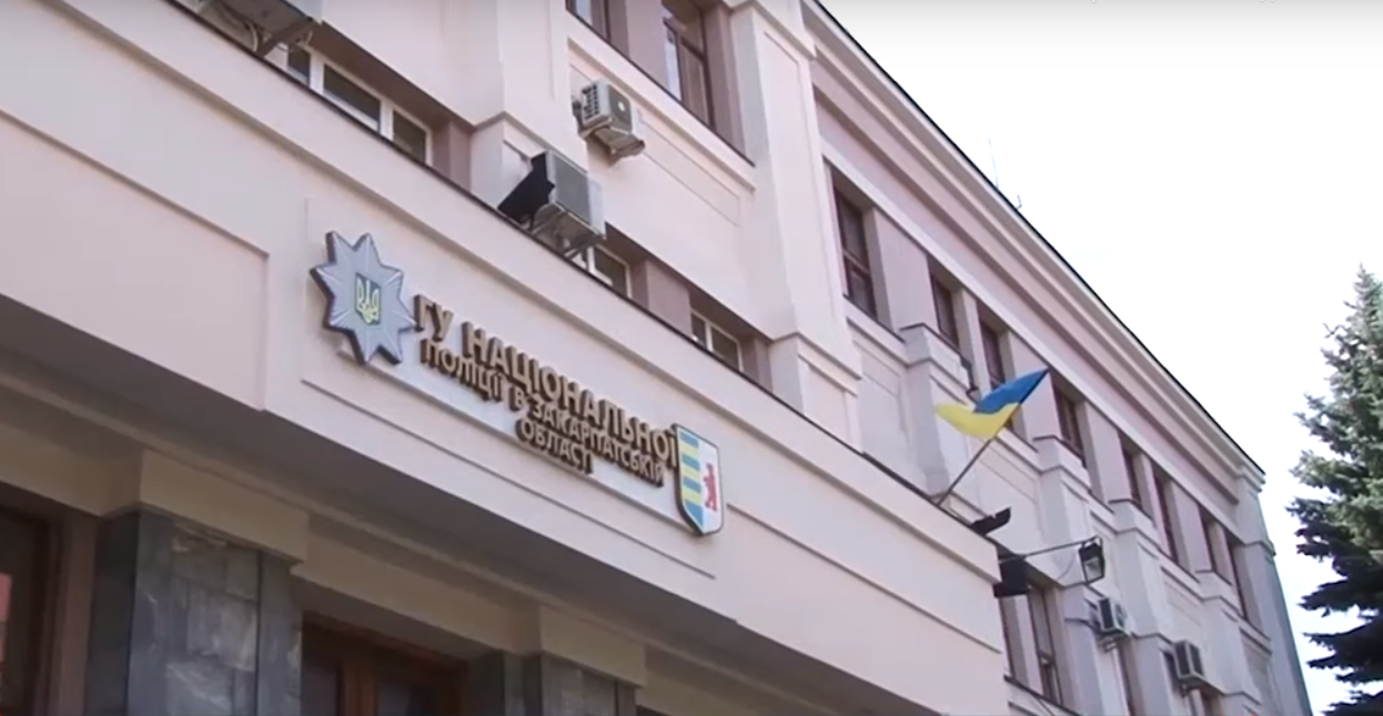 Вдарив по голові та пограбував, — в Ужгороді серед білого дня чоловік напав на 20-річну дівчину Вдарив по голові та пограбував, — в Ужгороді серед білого дня чоловік напав на 20-річну дівчину