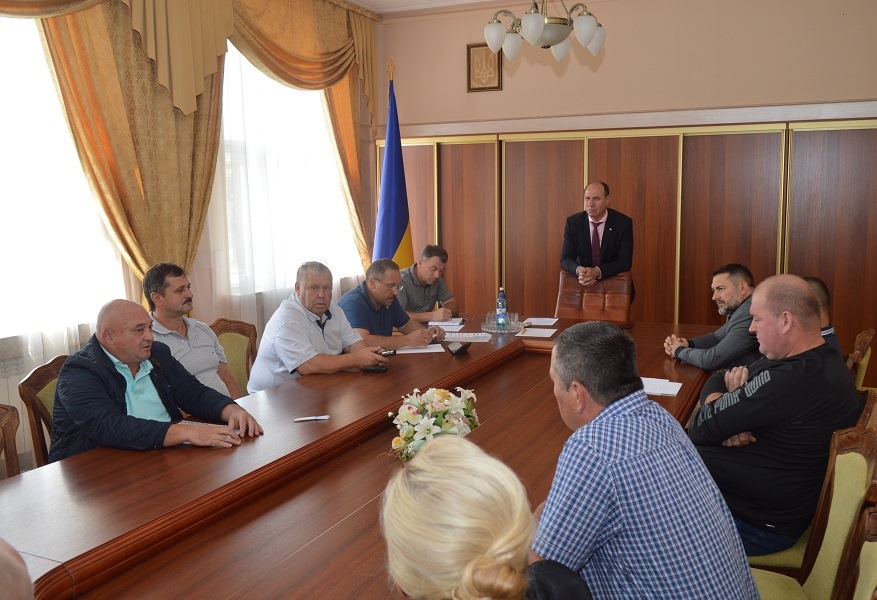 Зеленський поставив завдання навести лад у лісовій галузі Закарпаття Зеленський поставив завдання навести лад у лісовій галузі Закарпаття