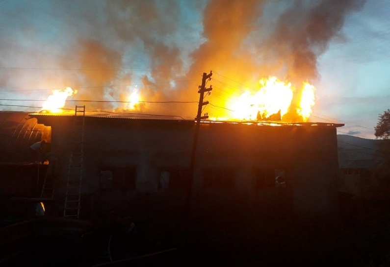 Вогнеборці розповіли про вечірню пожежу Вогнеборці розповіли про вечірню пожежу