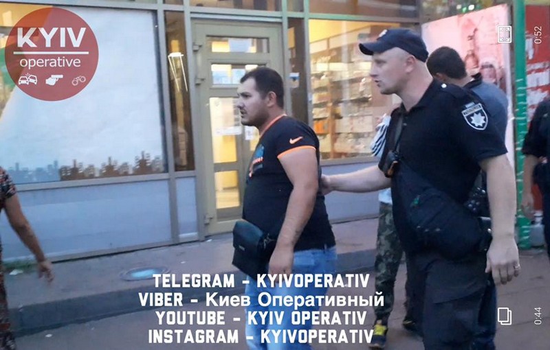 Закарпатські роми у поліцейському відділку побили правоохоронців, – соцмережі Закарпатські роми у поліцейському відділку побили правоохоронців, – соцмережі