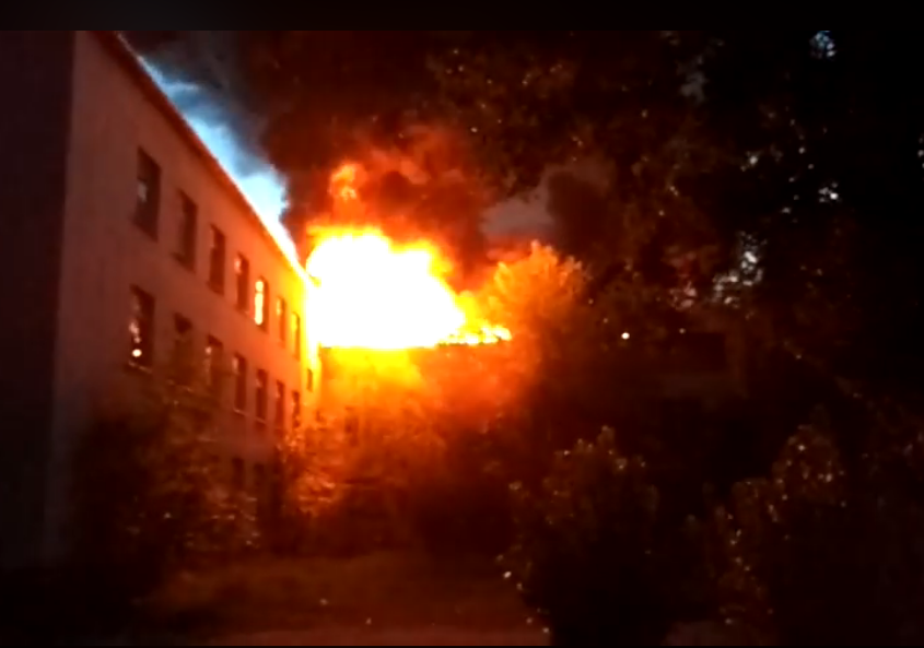 Ввечері в області спалахнула масштабна пожежа. Рятувальники гасять вогонь Ввечері в області спалахнула масштабна пожежа. Рятувальники гасять вогонь