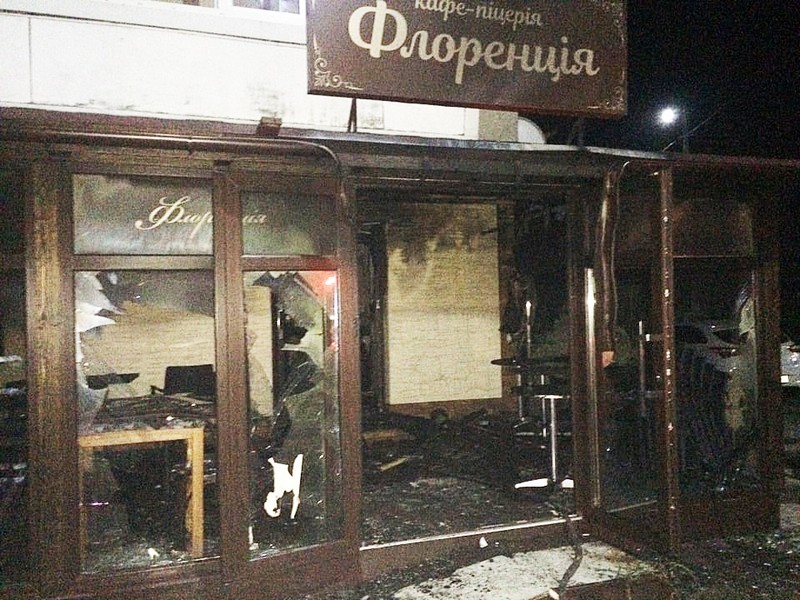 Оприлюднено фото піцерії, яку сьогодні вночі підпалили в Мукачеві Оприлюднено фото піцерії, яку сьогодні вночі підпалили в Мукачеві