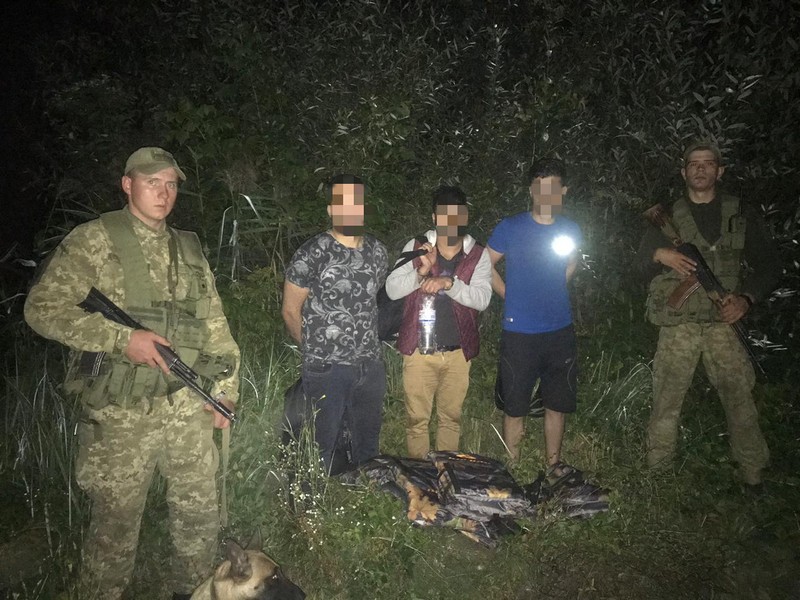 Закарпатські прикордонники затримали нелегалів з Іраку Закарпатські прикордонники затримали нелегалів з Іраку