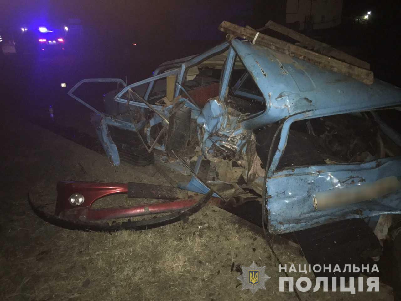 Жахлива аварія у Мукачеві: водій іномарки врізався у припаркований автомобіль із шістьма пасажирами Жахлива аварія у Мукачеві: водій іномарки врізався у припаркований автомобіль із шістьма пасажирами