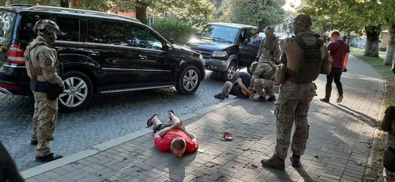 Спецоперація у Хусті: затримано відомого наркодилера Спецоперація у Хусті: затримано відомого наркодилера