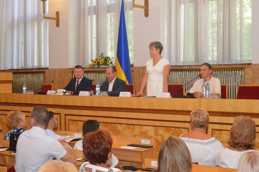 На Закарпатті нагородили учнів-переможців олімпіад та їх учителів На Закарпатті нагородили учнів-переможців олімпіад та їх учителів
