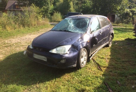 Вночі автомобіль злетів з дороги в річку Вночі автомобіль злетів з дороги в річку