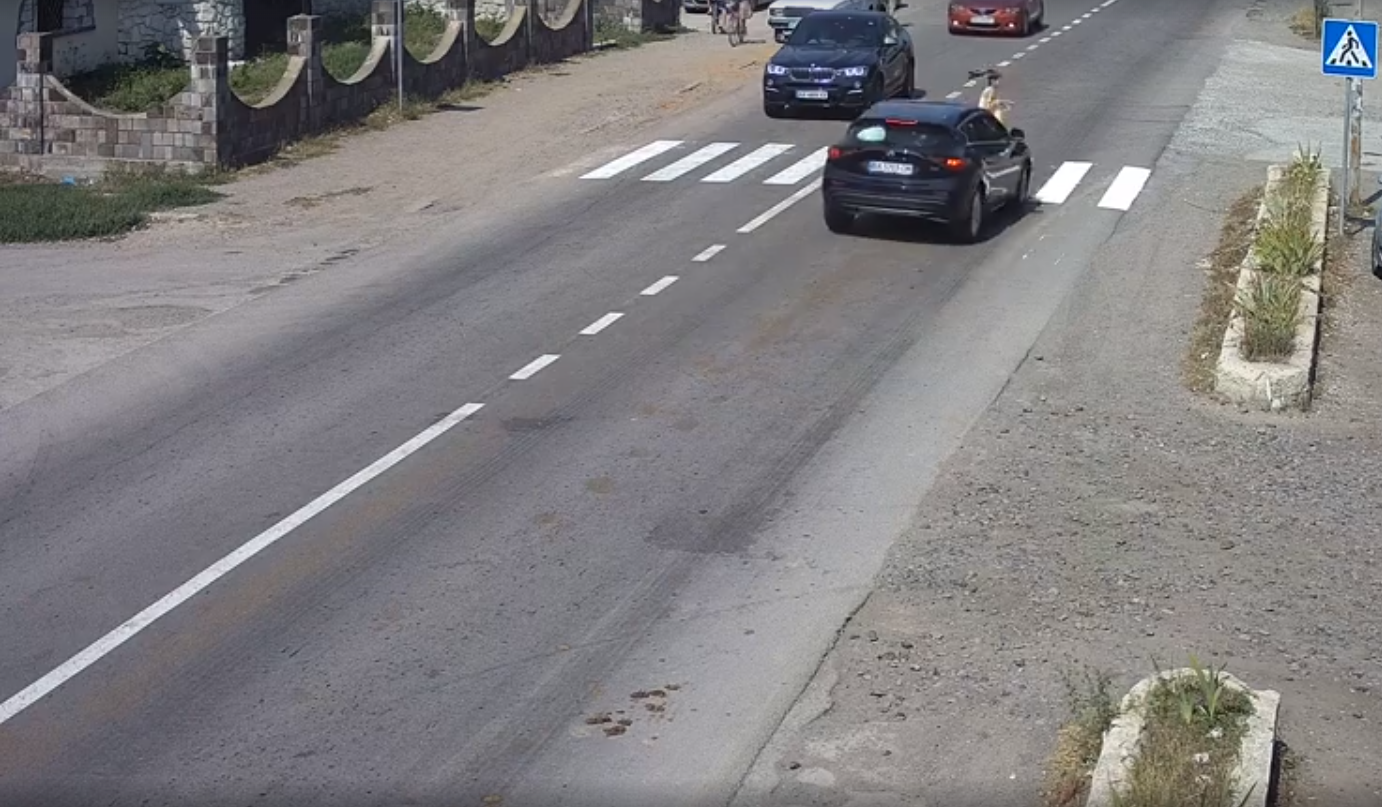 Жахлива ДТП на Берегівщині: водій на великій швидкості збив молоду дівчину Жахлива ДТП на Берегівщині: водій на великій швидкості збив молоду дівчину