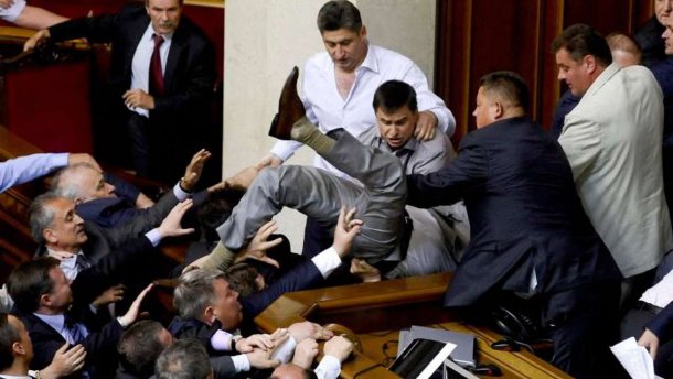 Верховна Рада планує почати процедуру скорочення числа депутатів до 300 Верховна Рада планує почати процедуру скорочення числа депутатів до 300