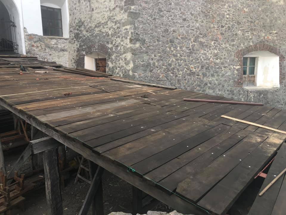 У Паланку відремонтували міст між нижнім та середнім двором замку У Паланку відремонтували міст між нижнім та середнім двором замку