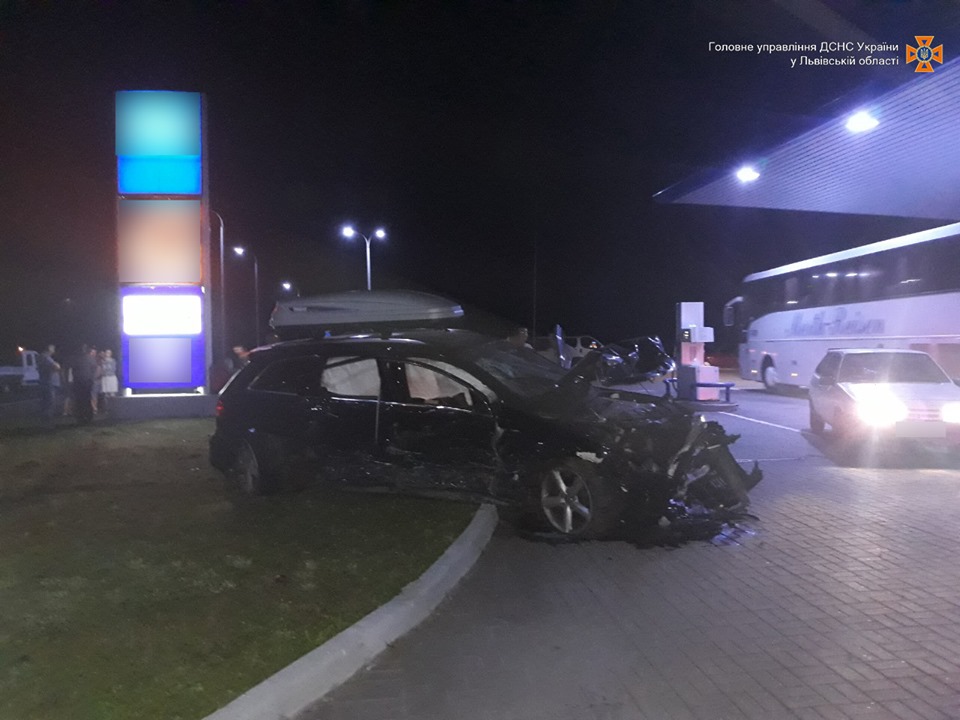 У мережі опублікували фото жахливої аварії, в якій загинули дві людини У мережі опублікували фото жахливої аварії, в якій загинули дві людини