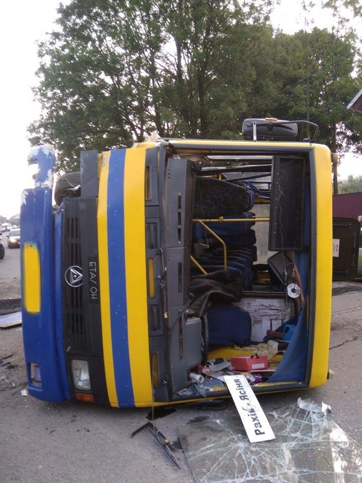 Кількість постраждалих внаслідок ДТП рейсового автобусу різко зросла Кількість постраждалих внаслідок ДТП рейсового автобусу різко зросла