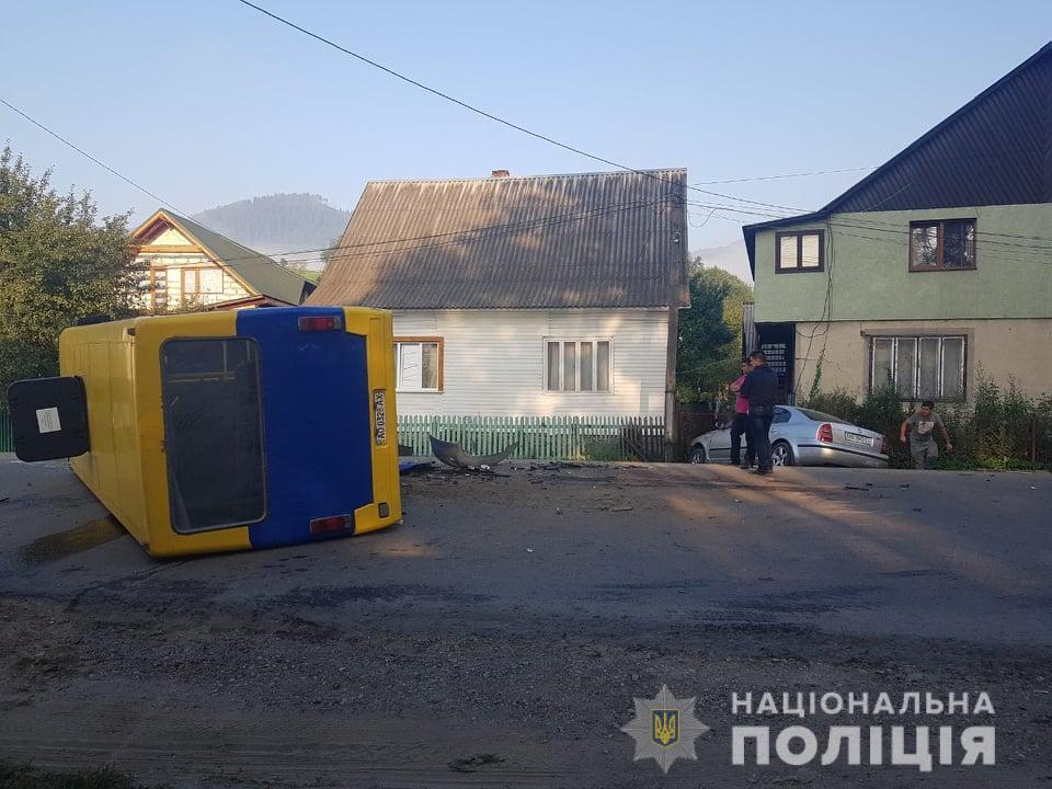 Стали відомими офіційні подробиці ДТП, у яку потрапив рейсовий автобус "Рахів-Ясіня" Стали відомими офіційні подробиці ДТП, у яку потрапив рейсовий автобус "Рахів-Ясіня"
