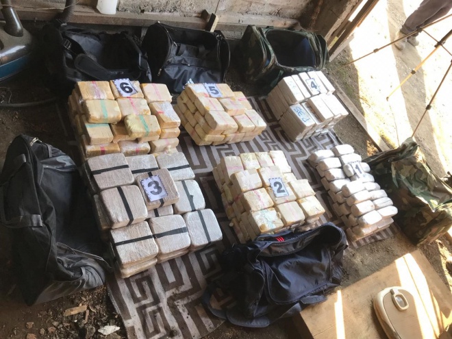Група осіб намагалась переправити через кордон наркотиків на 10 мільйонів доларів Група осіб намагалась переправити через кордон наркотиків на 10 мільйонів доларів