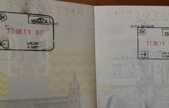 Дівчина розповіла про курйоз із "32 серпня" у закордонному паспорті Дівчина розповіла про курйоз із "32 серпня" у закордонному паспорті