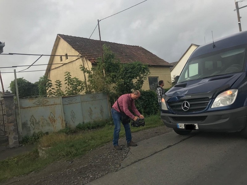 Життю жінки, яку збив мікроавтобус у Ракошині, нічого не загрожує Життю жінки, яку збив мікроавтобус у Ракошині, нічого не загрожує