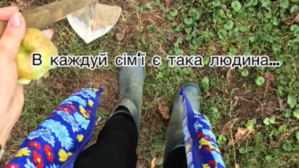 Кумедне відео закарпатки про крумплі підкорює мережу Кумедне відео закарпатської жони Крістіни Третяк про крумплі підкорює мережу
