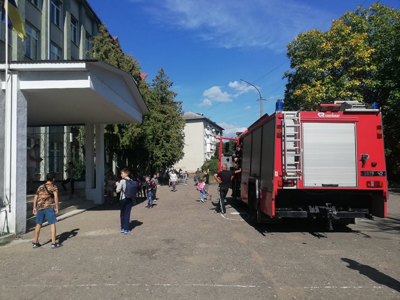Отруєння в школі у Мукачеві: відомо, в якому стані постраждалі діти Отруєння в школі у Мукачеві: відомо, в якому стані постраждалі діти
