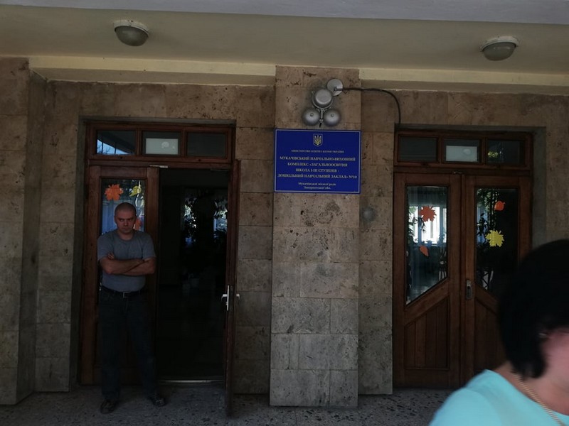 Діти, які отруїлися у школі в Мукачеві, вже вдома Діти, які отруїлися у школі в Мукачеві, вже вдома