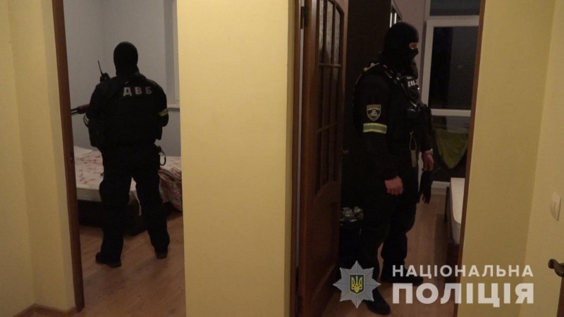 Спецоперація на Закарпатті: затримано організатора та виконавця замаху на вбивство офіцера поліції Спецоперація на Закарпатті: затримано організатора та виконавця замаху на вбивство офіцера поліції